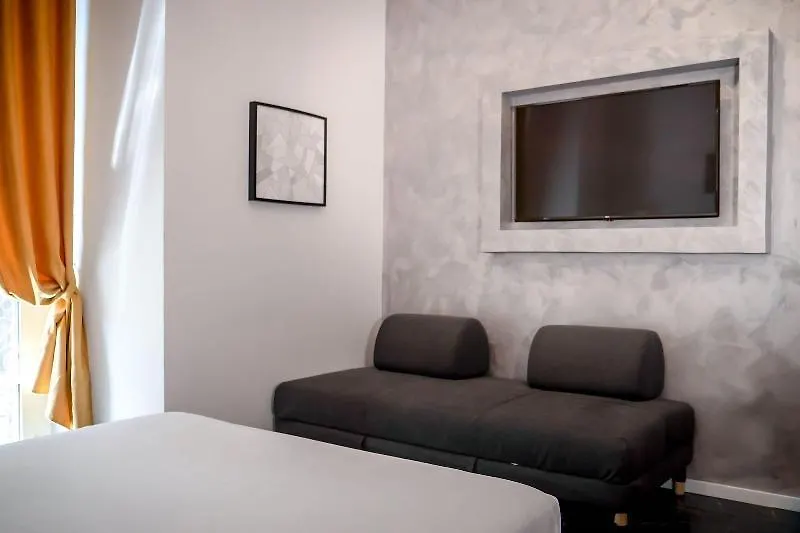 Comfort Zone Naples 3*,  Italie